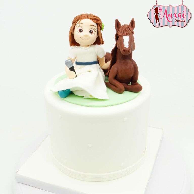 Tarta de comunión personalizada con caballos