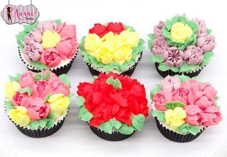 Cupcakes flores de buttercream coloridos