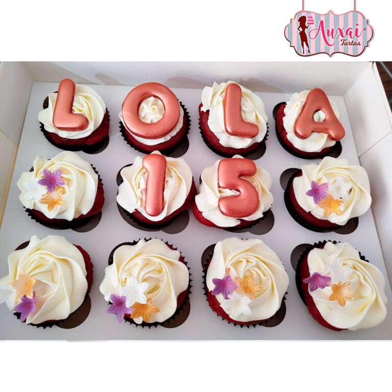 Cupcakes con letras y flores