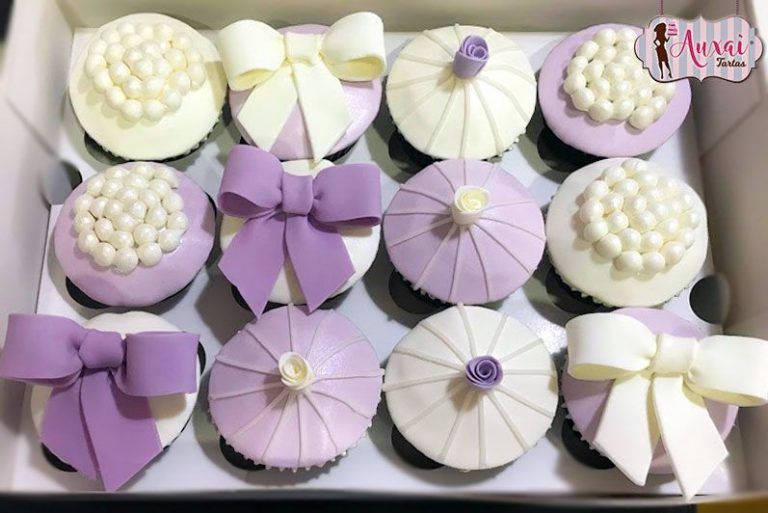 Cupcakes boda lila y blanco