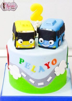 Tarta autobuses de Tayo con Tayo azul, Rogi amarillo, número 2 y nombre PELAYO en Auxai Tartas