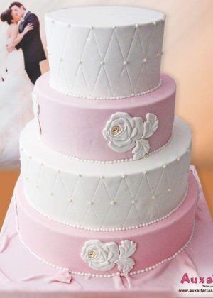 Tarta de boda sencilla con rosas en 2D
