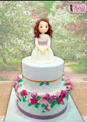 Tarta comunión con corona de flores