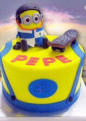 Tarta de comunión minion skater