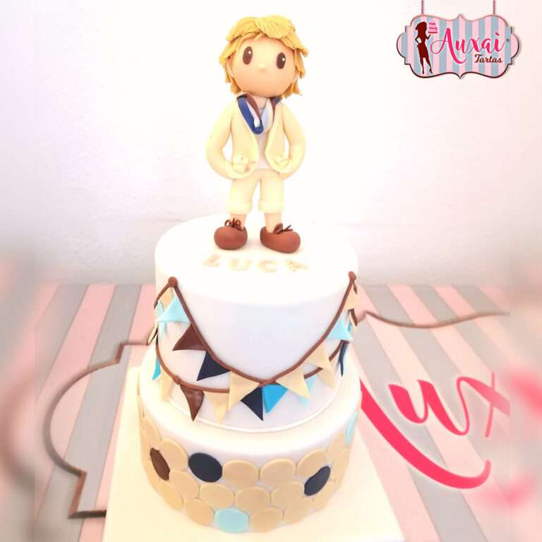 Tarta de comunión niño banderines