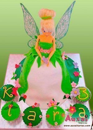 Tarta Disney tipo princesa Campanilla con figura de Campanilla y cupcakes personalizados con nombre Kiara y número 3