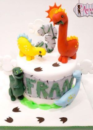 Tarta Infantil de dinosaurios bebés con dinosaurios de colores, número 3 y nombre Fran