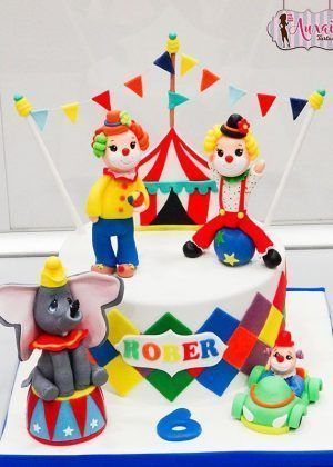 Tarta circo figuras 3D con payasos, carpa, elefante Dumbo y nombre Rober