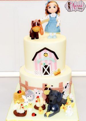 Tarta granja de animales con niña, caballito y animalitos alrededor de la casita