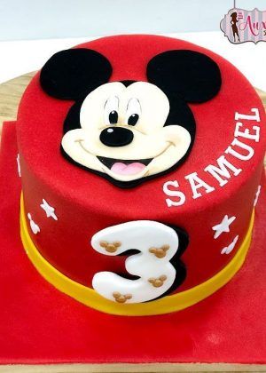 Tarta Disney cara de Mickey Mouse en 2D con cara grande, número 3 y nombre Samuel