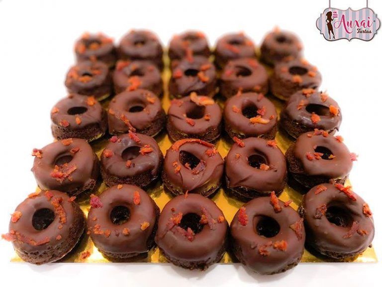 Mini donuts de chocolate y bacon