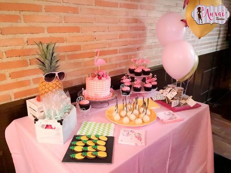 Mesa dulce cumpleaños temática flamencos