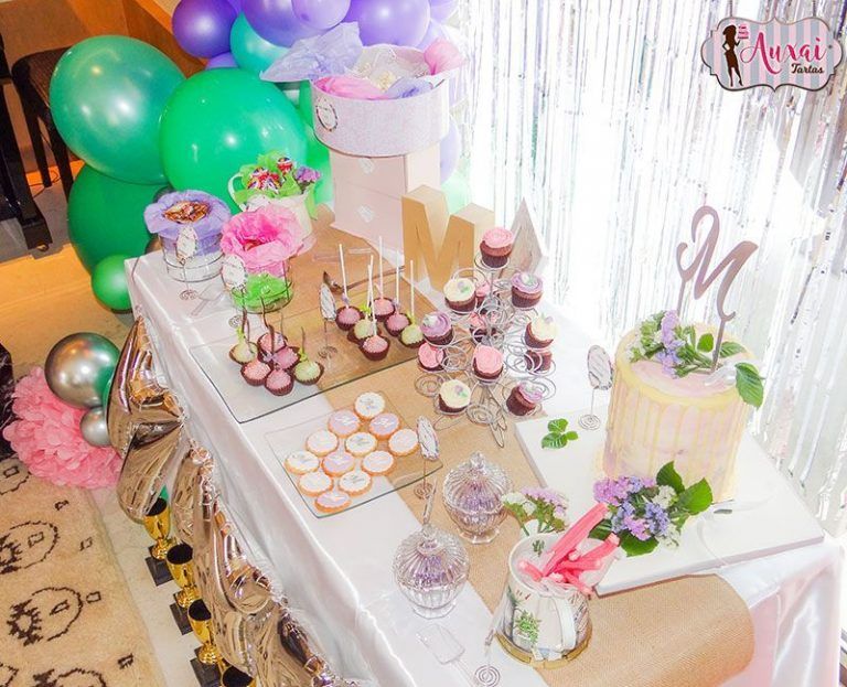 Mesa dulce mujer con arco de globos