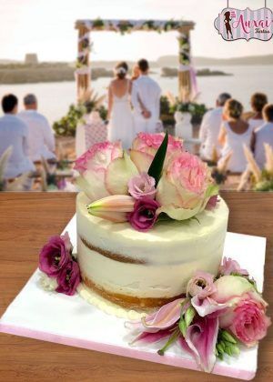 Tarta de boda semi naked con rosas naturales sin fondant