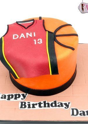 Tarta pelota y camiseta de baloncesto