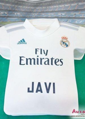 Tarta Fútbol Camiseta Real Madrid personalizada Madrid con fondant blanco y verde diseño camiseta oficial