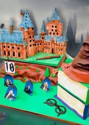 Tarta personalizada Castillo Hogwarts Harry Potter Madrid torres rojo naranja gris blanco