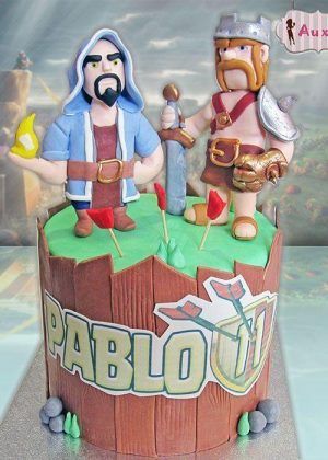 Tarta personalizada Clash Royale 2 personajes Madrid - colores azul, rojo, naranja y verde