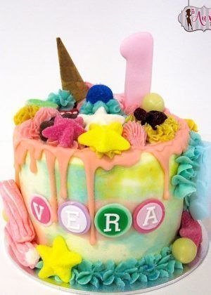 Tarta Drip cake nubes 1 año - sin fondant