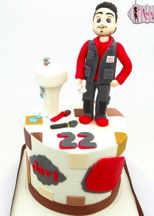 Tarta fontanero con sus herramientas