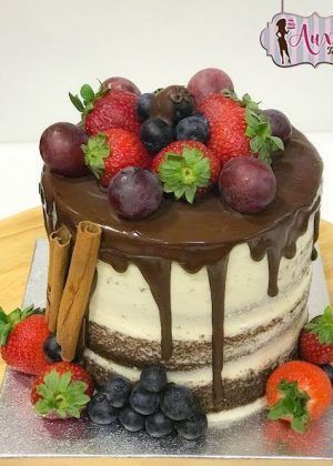 Tarta drip cake frutos rojos temporada sin fondant pastel personalizado Madrid