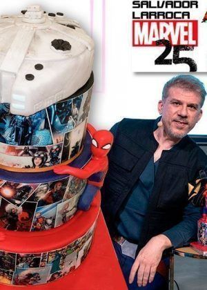 Tarta aniversario dibujante de comic con viñetas Marvel, Spider-Man 3D y Millennium Falcon en Auxaitartas