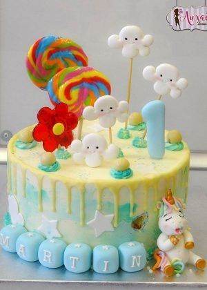 Tarta Drip cake nubes 1 año - sin fondant