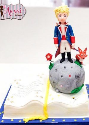 Tarta El Principito con figura 3D del niño, zorro y libro abierto en Auxaitartas
