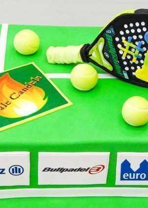 Tarta pista pádel con pala Bullpadel, pelotas y logos Allianz, Bullpadel, Eurofinanzas en Auxaitartas