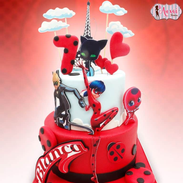 Tarta Ladybug y los personajes de Miraculous