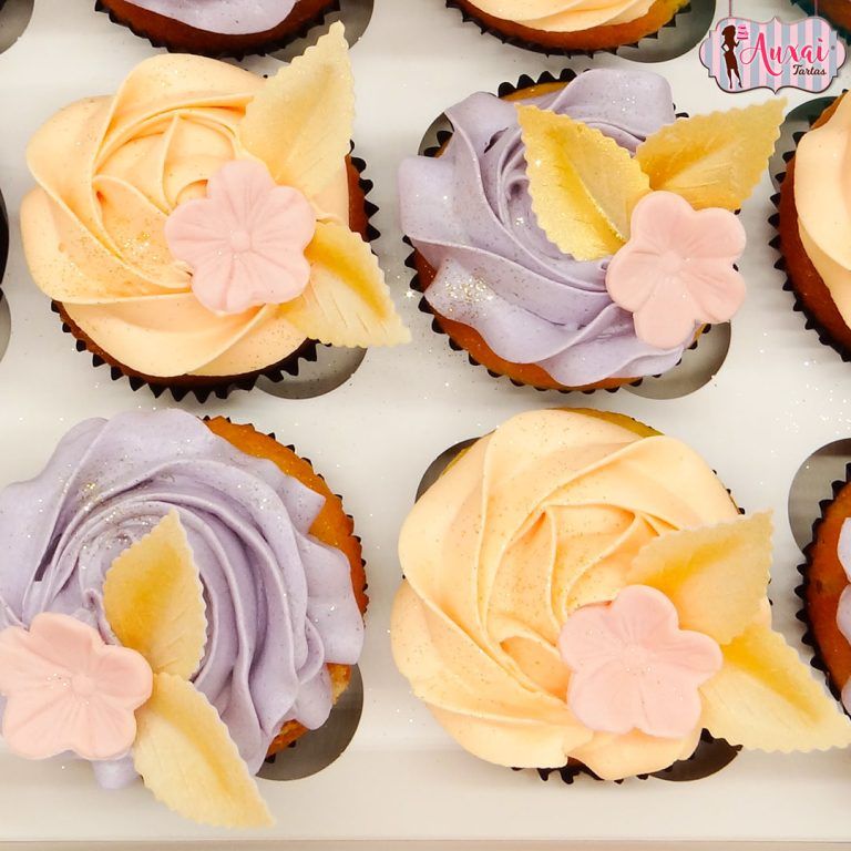 Cupcakes tonos pastel morados y dorados