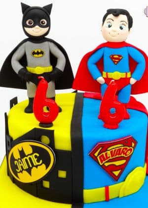 Tarta personalizada de superhéroes infantiles
