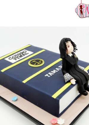 Tarta abogada Madrid con decoración temática jurídica en fondant