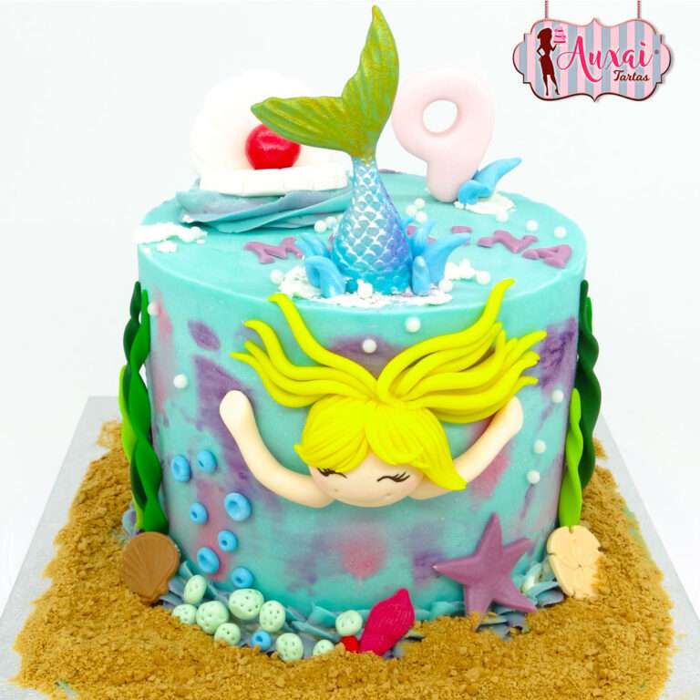 Tarta sirena nadando