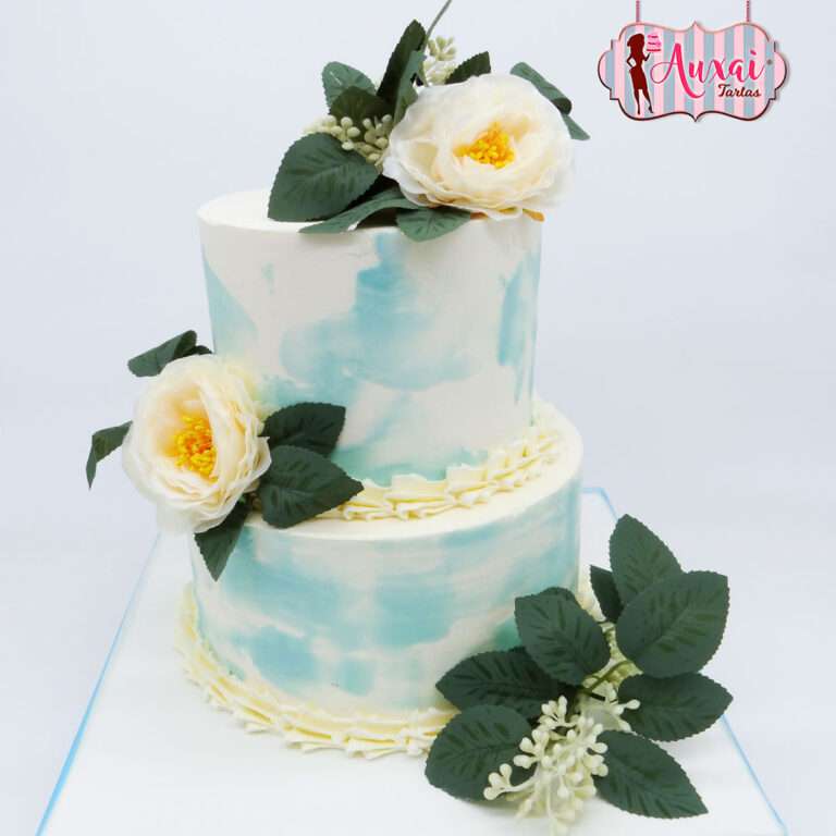 Tarta boda con flores artificiales