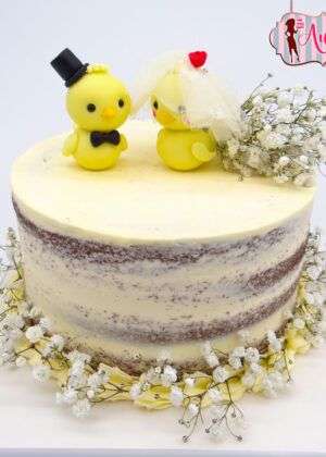 Tarta boda pollitos con dos pollitos novios y gypsophila en Auxaitartas