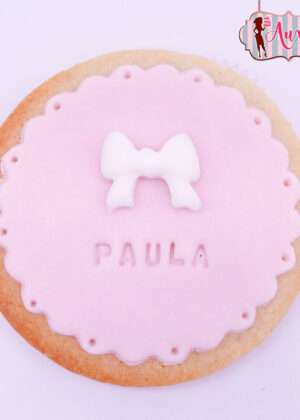 Galleta con nombre y lazo