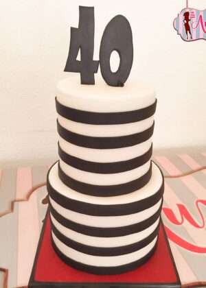 Tarta 40 años blanco y negro
