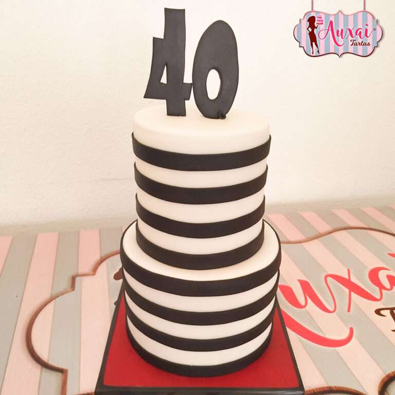 Tarta 40 años blanco y negro