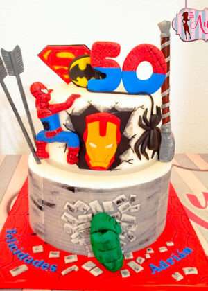 Tarta 50 años super héroes