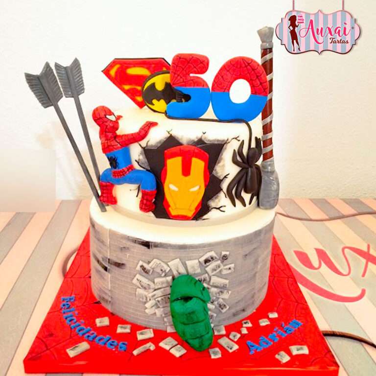 Tarta 50 años de superhéroes