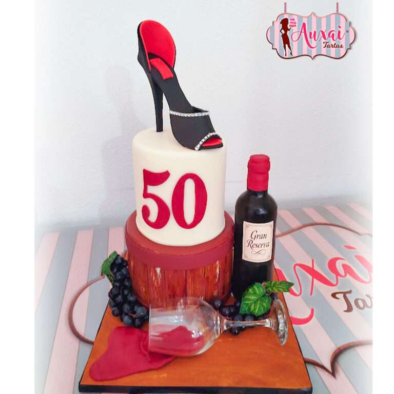 Tarta 50 años con vino y tacón