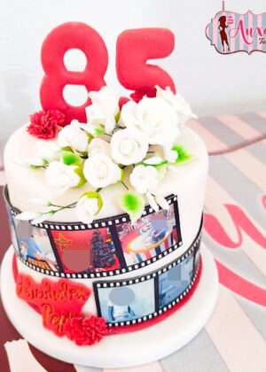 Tarta abuela con fotos y flores