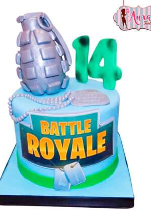 Tarta Fortnite Granada con diseño de granada 3D, colores verdes y azules intensos, base cuadrada con logo BATTLE ROYALE, fondant premium