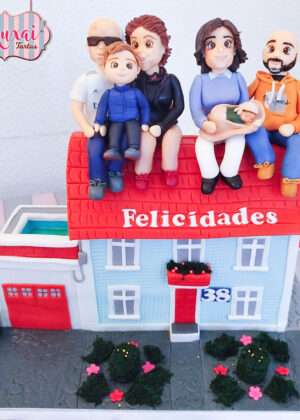 Tarta casa 3D con familia