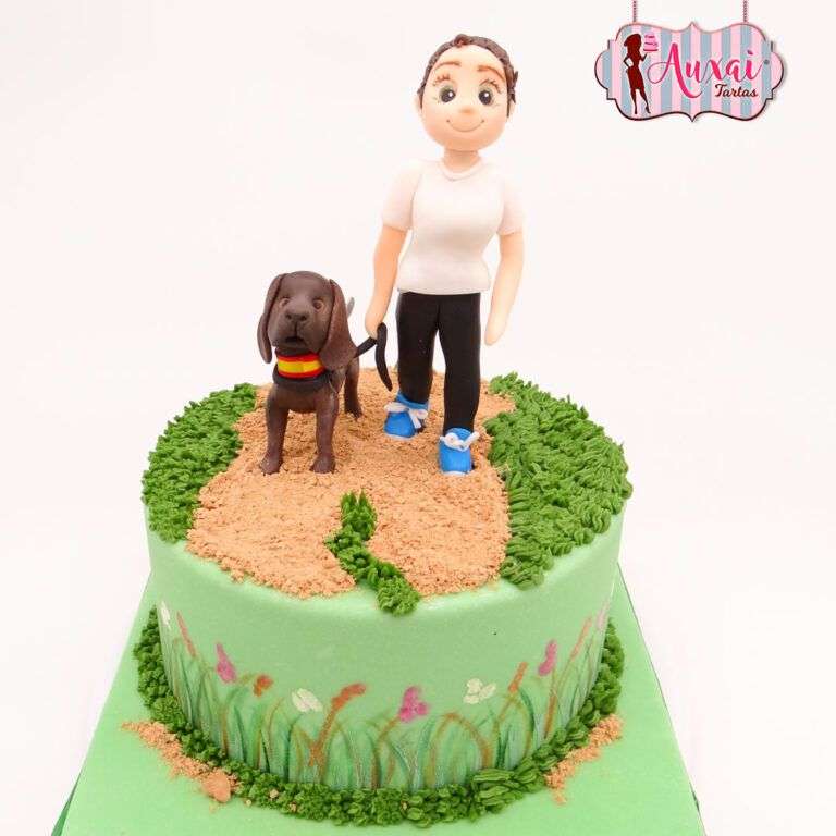Tarta chica y su perro