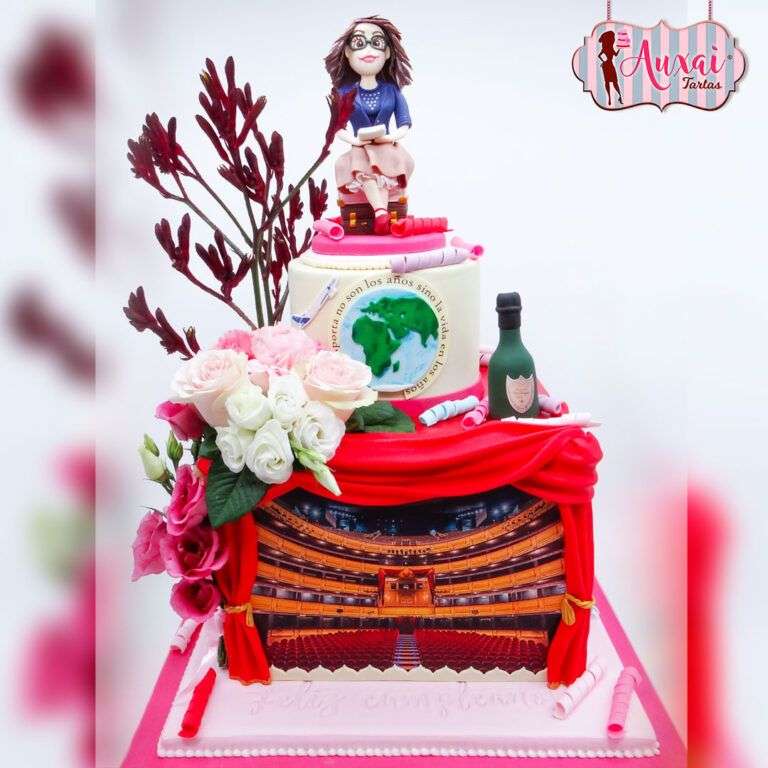 Tarta chica viajera con flores naturales