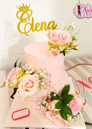 Tarta cumpleaños con flores naturales