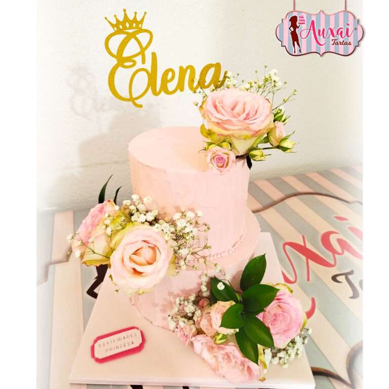 Tarta cumpleaños con flores naturales