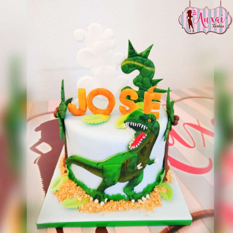 Tarta dinosaurios y nubes